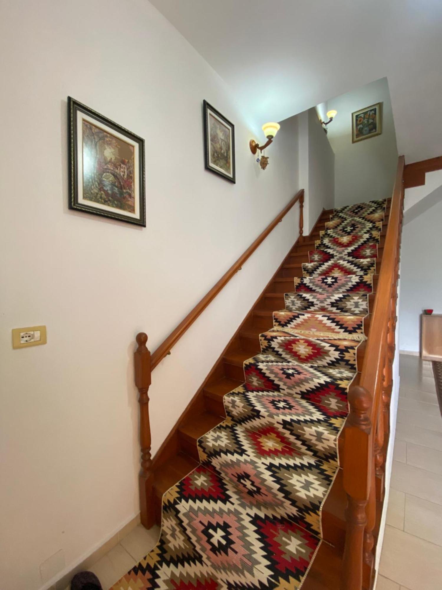 Stonetale Garden Guesthouse Гирокастра Экстерьер фото