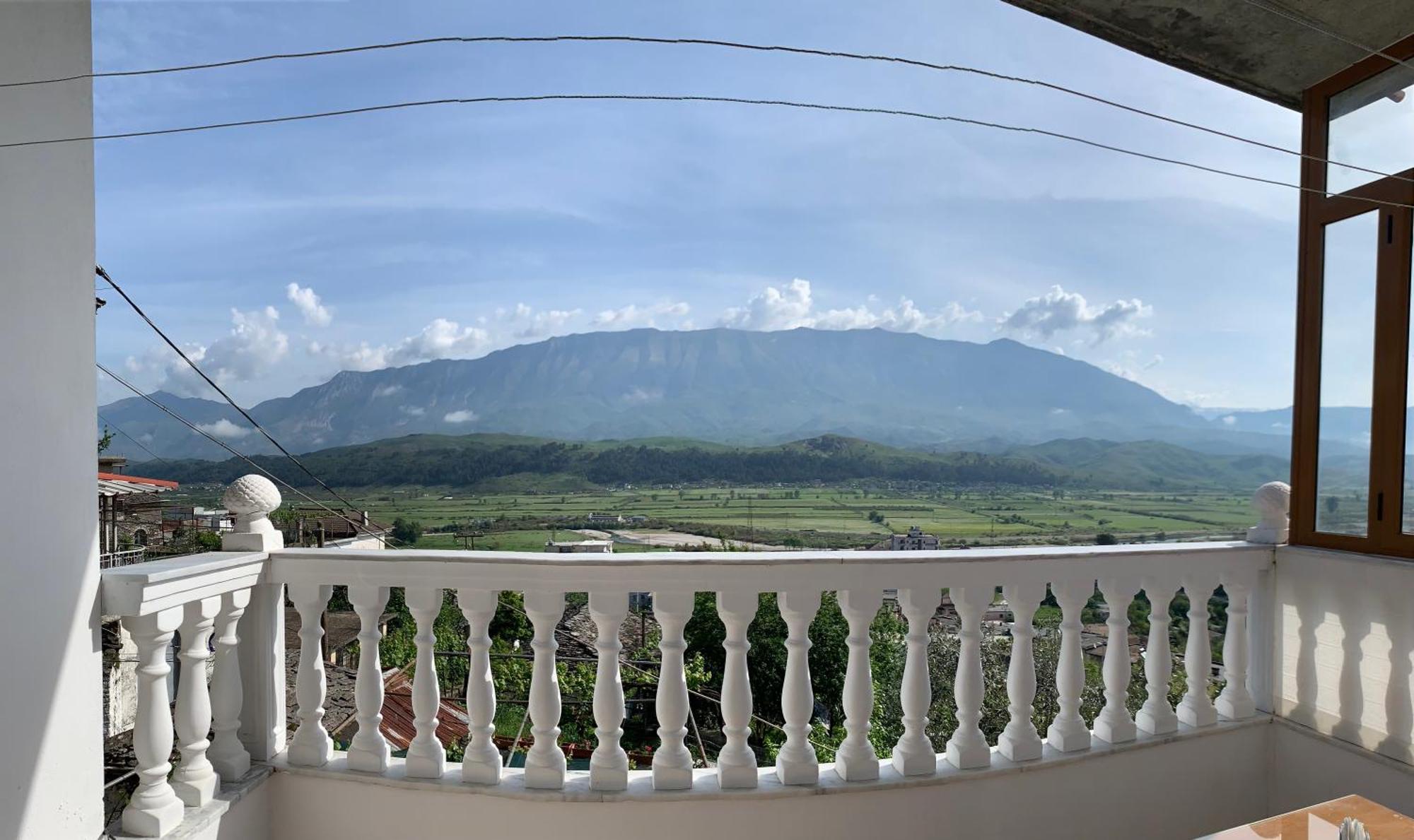 Stonetale Garden Guesthouse Гирокастра Экстерьер фото