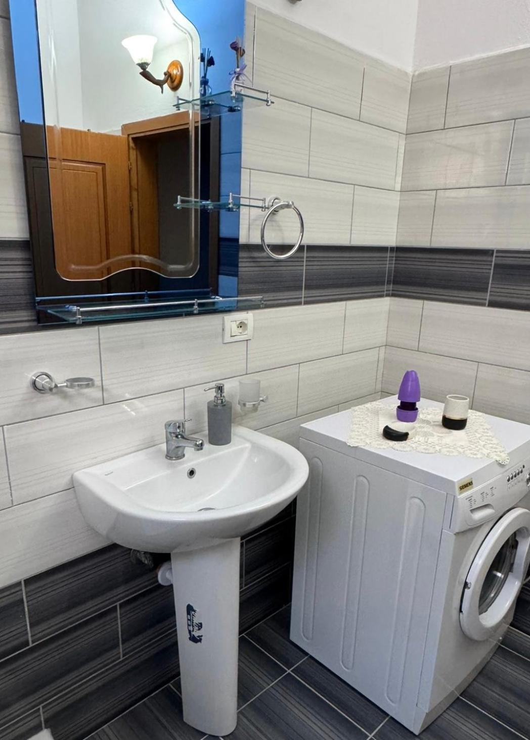 Stonetale Garden Guesthouse Гирокастра Экстерьер фото